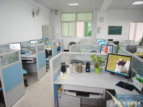 校長又在念什么經(jīng)？教室里多出辦公桌，老師們集體懵圈